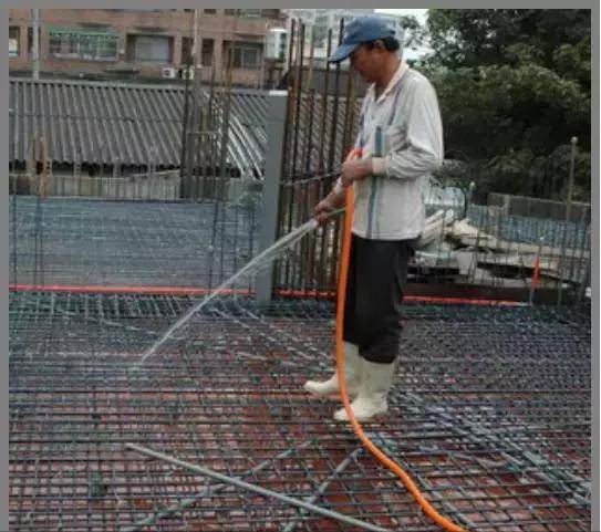 混凝土这样施工，，，，，没有蜂窝麻面、不烂根，，，，，还能间接缩短工期！